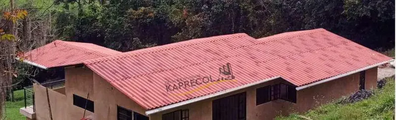 Detalle de teja de barro instalada en cubierta CONCASAYA